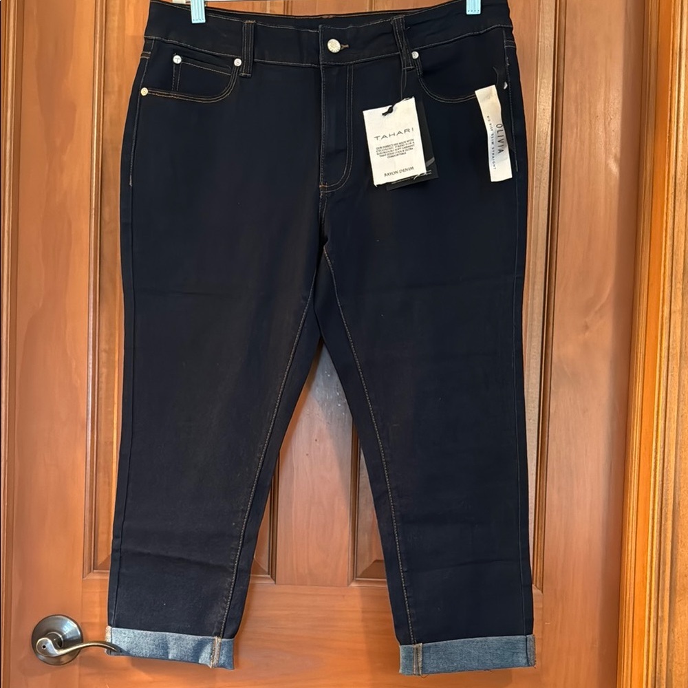 Tahari Blue Capri-Length Jeans